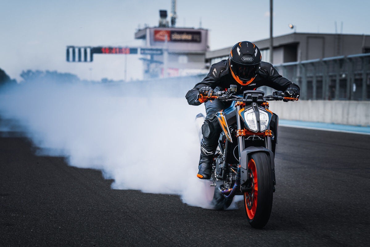 KTM: ecco la nuova 890 Duke R 